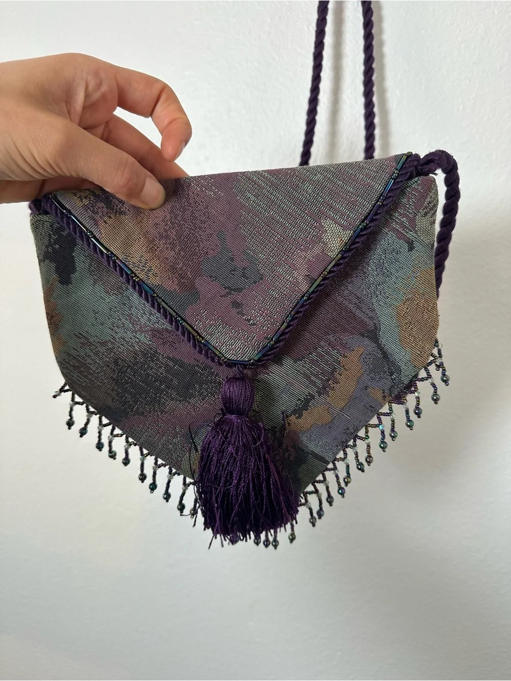 Vintage 80’s Woven Envelope Crossbody Carpet Bag in Multicolor Fringe Beaded
